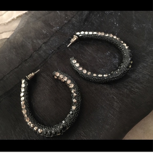 ❌SOLD❌ 🍁🍁 Two tone rhinestone earrings - Picture 2 of 2